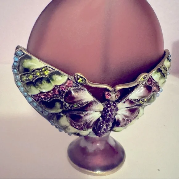 Jeweled Vintage Inspired Butterfly Crystal Perfume Bottle Atomizer - Picture 2 of 9
